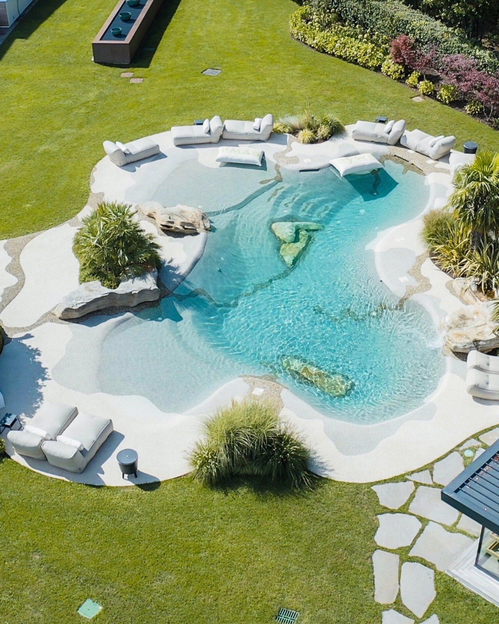 BioDesign Pool mit natürlicher Form